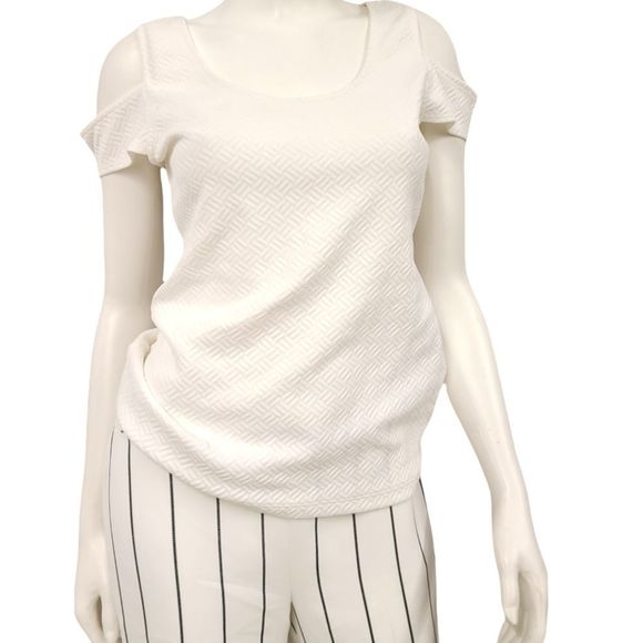 Guess Tops - Guess White Textured Shoulder Top sz Medium